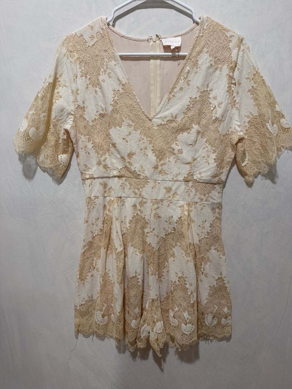 Entro Women's Lace Overlay V-Neck Romper Beige/Ivory Size L